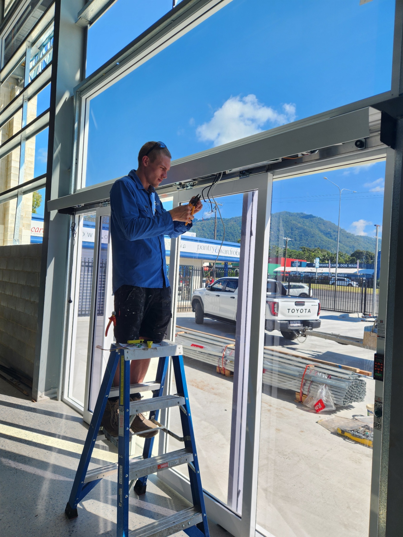 Automatic door commission
